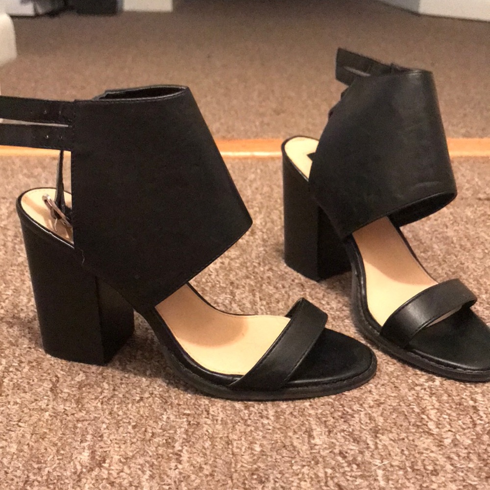 Black wedged heels